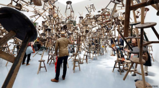 Exposição de arte no Bienal em Veneza